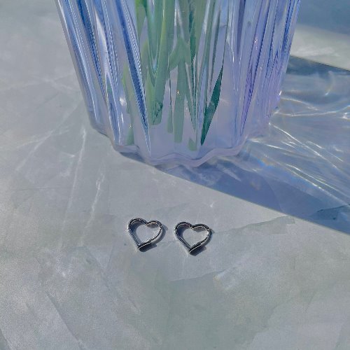 Vintage mini heart earrings
